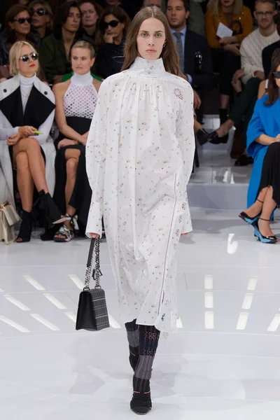 Look 10